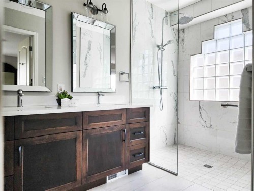 41 Westlyn Drive, Claresholm, AB - Indoor Photo Showing Bathroom