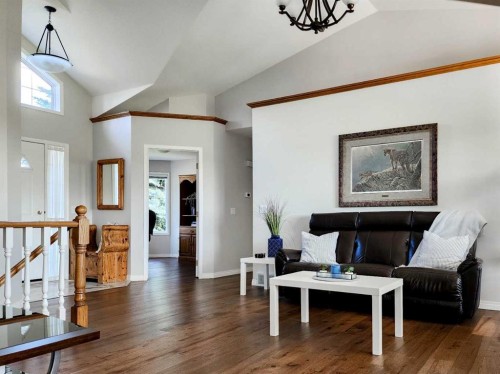 41 Westlyn Drive, Claresholm, AB - Indoor Photo Showing Living Room