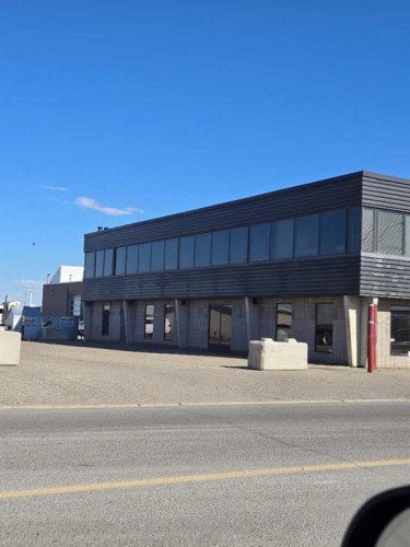 3601 2 Avenue North, Lethbridge, AB 