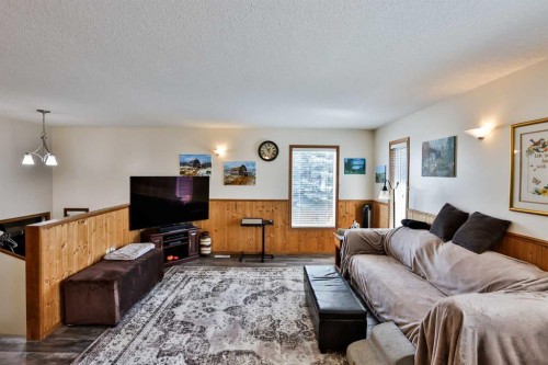 132 Alder Place, Vulcan, AB - Indoor Photo Showing Living Room