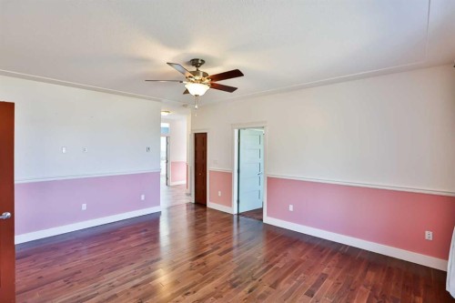 425 N 100 W, Raymond, AB - Indoor Photo Showing Other Room