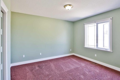 425 N 100 W, Raymond, AB - Indoor Photo Showing Other Room