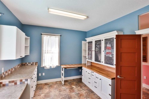 425 N 100 W, Raymond, AB - Indoor