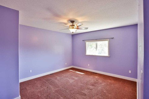 425 N 100 W, Raymond, AB - Indoor Photo Showing Other Room