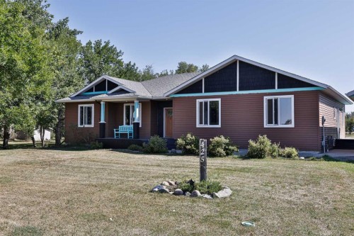 425 N 100 W, Raymond, AB - Outdoor With Facade