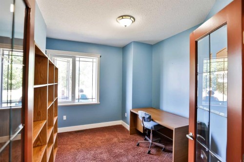 425 N 100 W, Raymond, AB - Indoor Photo Showing Other Room