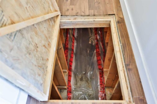 425 N 100 W, Raymond, AB - Indoor