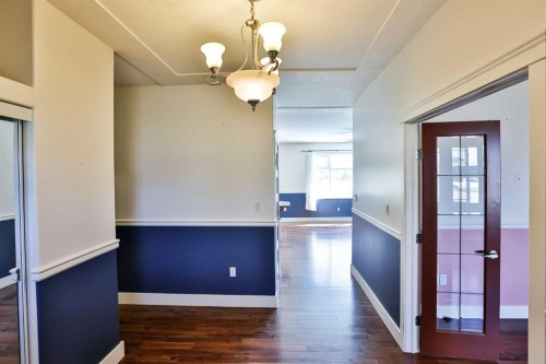 425 N 100 W, Raymond, AB - Indoor Photo Showing Other Room