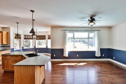 425 N 100 W, Raymond, AB - Indoor Photo Showing Kitchen With Double Sink