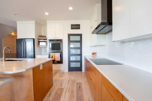 421 Rivergrove Chase West, Lethbridge, AB - Indoor Photo Showing Kitchen With Upgraded Kitchen
