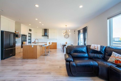 421 Rivergrove Chase West, Lethbridge, AB - Indoor Photo Showing Living Room