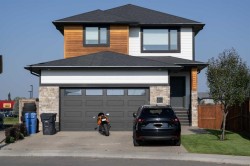 421 Rivergrove Chase WEST Lethbridge, AB T1K 8E9