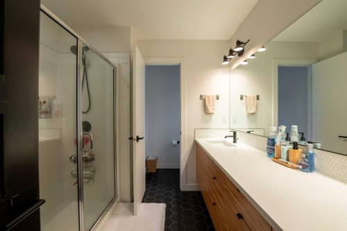 421 Rivergrove Chase West, Lethbridge, AB - Indoor Photo Showing Bathroom