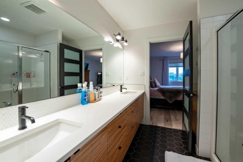 421 Rivergrove Chase West, Lethbridge, AB - Indoor Photo Showing Bathroom