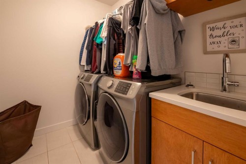 421 Rivergrove Chase West, Lethbridge, AB - Indoor Photo Showing Laundry Room