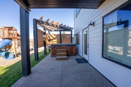 421 Rivergrove Chase West, Lethbridge, AB - Outdoor With Exterior