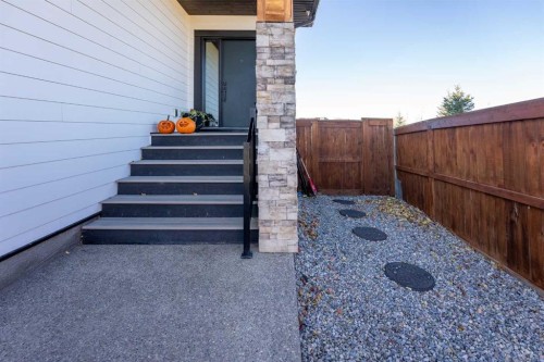 421 Rivergrove Chase West, Lethbridge, AB - Outdoor With Exterior