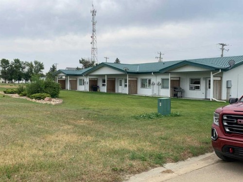 325 5 Street, Vauxhall, AB - Outdoor With Deck Patio Veranda