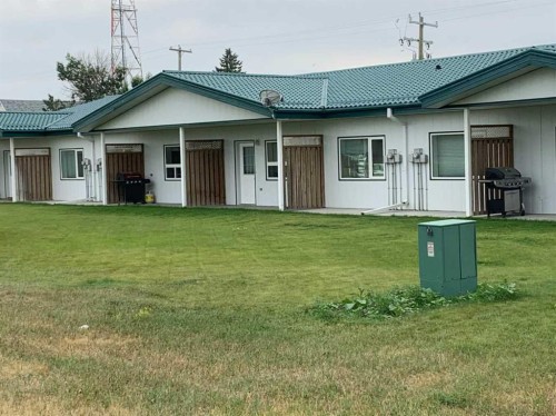 325 5 Street, Vauxhall, AB - Outdoor