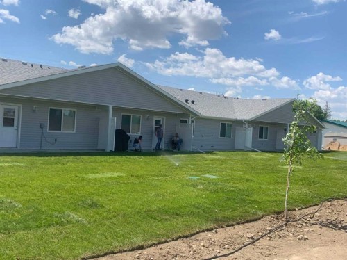 325 5 Street, Vauxhall, AB - Outdoor