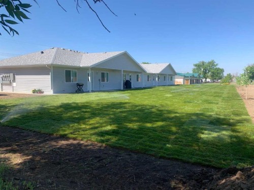 325 5 Street, Vauxhall, AB - Outdoor