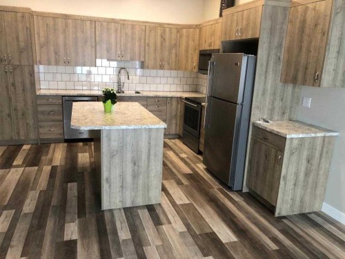 325 5 Street, Vauxhall, AB - Indoor Photo Showing Kitchen