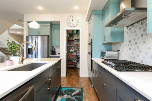 7 Greywolf Road North, Lethbridge, AB - Indoor Photo Showing Kitchen With Upgraded Kitchen