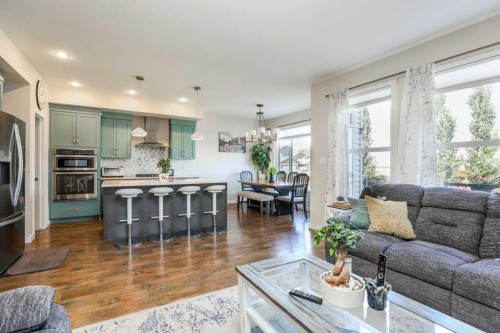 7 Greywolf Road North, Lethbridge, AB - Indoor Photo Showing Living Room
