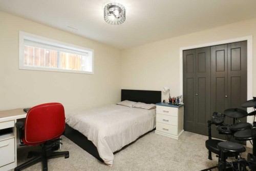 7 Greywolf Road North, Lethbridge, AB - Indoor Photo Showing Bedroom