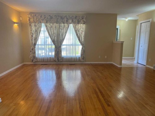 47 Squamish Boulevard West, Lethbridge, AB - Indoor Photo Showing Other Room