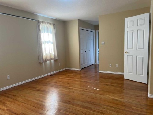 47 Squamish Boulevard West, Lethbridge, AB - Indoor Photo Showing Other Room