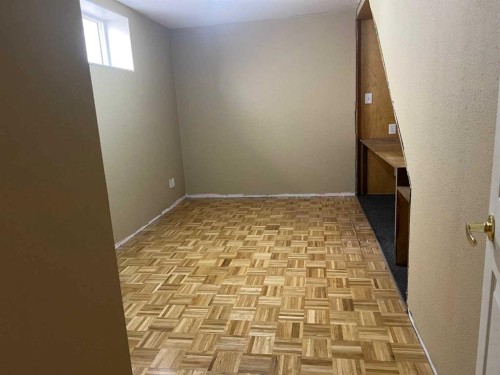 47 Squamish Boulevard West, Lethbridge, AB - Indoor Photo Showing Other Room