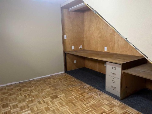 47 Squamish Boulevard West, Lethbridge, AB - Indoor Photo Showing Other Room