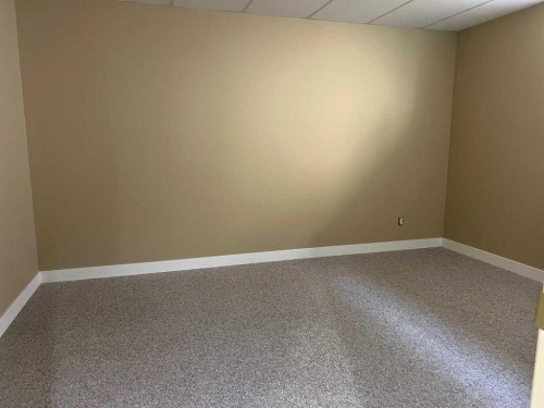 47 Squamish Boulevard West, Lethbridge, AB - Indoor Photo Showing Other Room