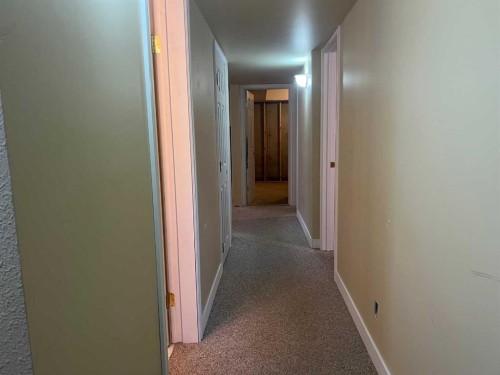47 Squamish Boulevard West, Lethbridge, AB - Indoor Photo Showing Other Room