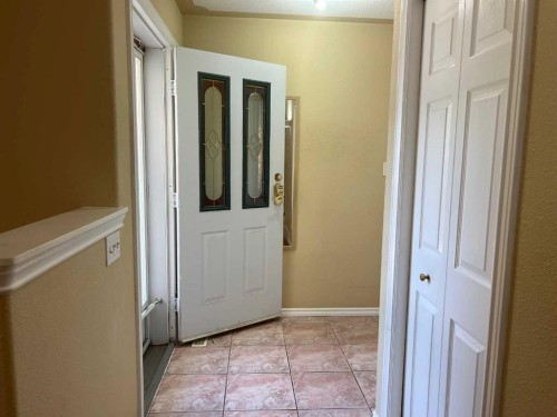 47 Squamish Boulevard West, Lethbridge, AB - Indoor Photo Showing Other Room