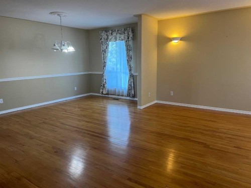 47 Squamish Boulevard West, Lethbridge, AB - Indoor Photo Showing Other Room