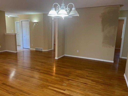 47 Squamish Boulevard West, Lethbridge, AB - Indoor Photo Showing Other Room