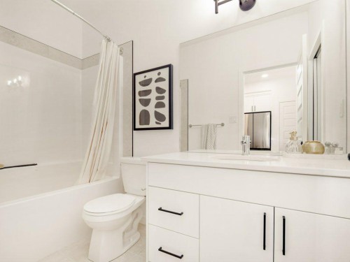 3024 47 Street South, Lethbridge, AB - Indoor Photo Showing Bathroom