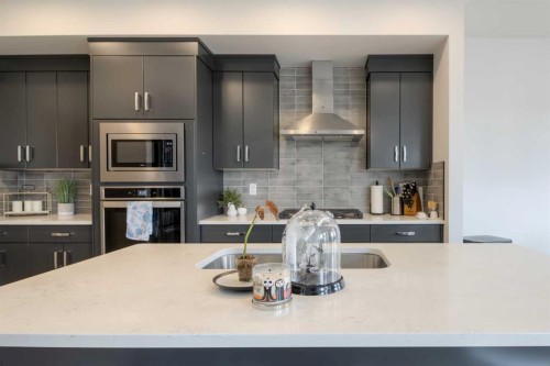 122 Greywolf Road North, Lethbridge, AB - Indoor Photo Showing Kitchen With Upgraded Kitchen