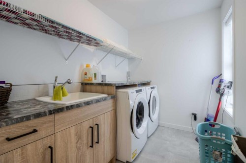 122 Greywolf Road North, Lethbridge, AB - Indoor Photo Showing Laundry Room