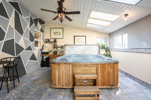 329 2 Avenue Ne, Milk River, AB - Indoor Photo Showing Other Room