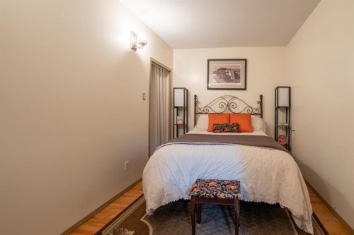 329 2 Avenue Ne, Milk River, AB - Indoor Photo Showing Bedroom