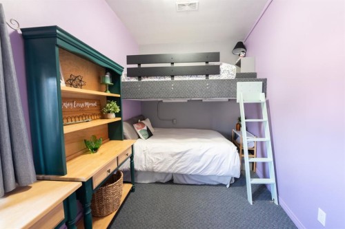 329 2 Avenue Ne, Milk River, AB - Indoor Photo Showing Bedroom