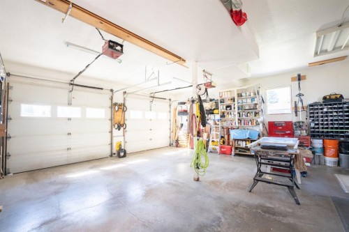 329 2 Avenue Ne, Milk River, AB - Indoor Photo Showing Garage