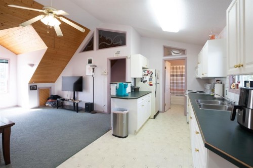 329 2 Avenue Ne, Milk River, AB - Indoor Photo Showing Kitchen With Double Sink