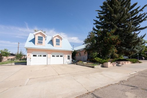 329 2 Avenue Ne, Milk River, AB - Outdoor