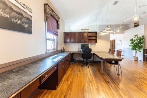 329 2 Avenue Ne, Milk River, AB - Indoor Photo Showing Kitchen