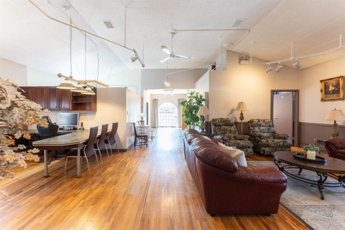 329 2 Avenue Ne, Milk River, AB - Indoor Photo Showing Living Room