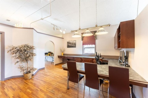 329 2 Avenue Ne, Milk River, AB - Indoor